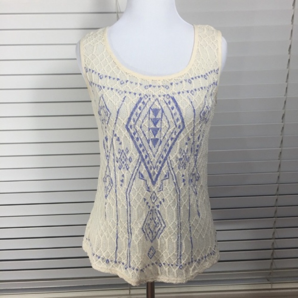 Blu Pepper Split Back Cream Blue Top Size Small